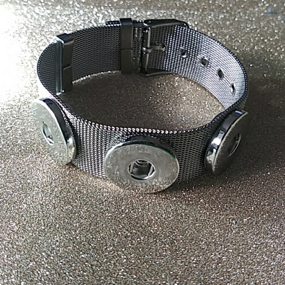Metal Snap Bracelet